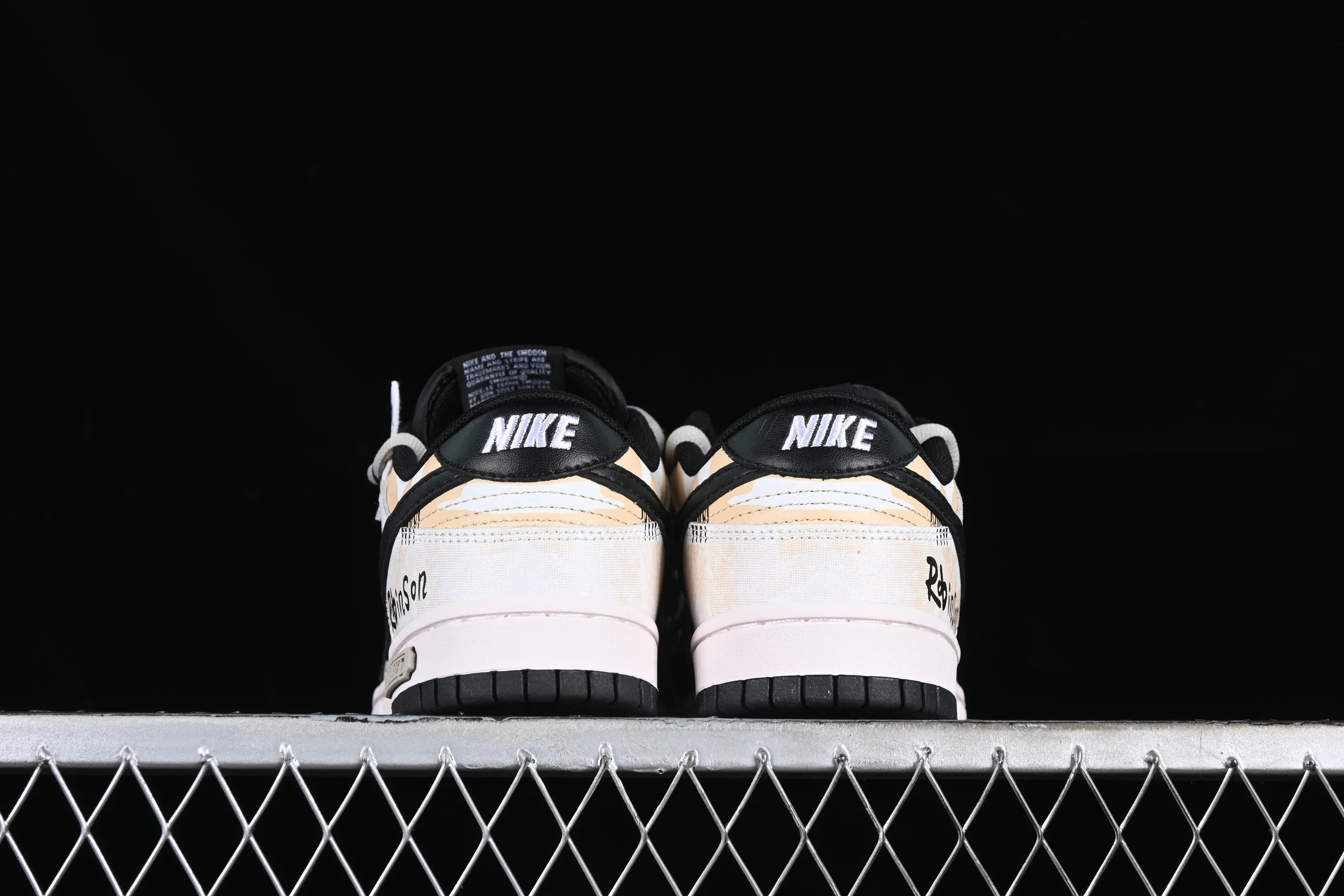 All Categories Nk SB Dunk Series Nk SB Dunk Low Low-top sneakers Nk Dunk Low DaVinci Custom Robinson Graffiti Deconstruction SB strap low-top casual sneakers DD1391-100